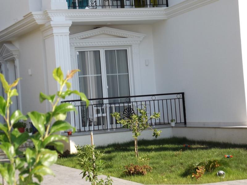 Hotel Vila Kalcuni Sarandë Exterior foto